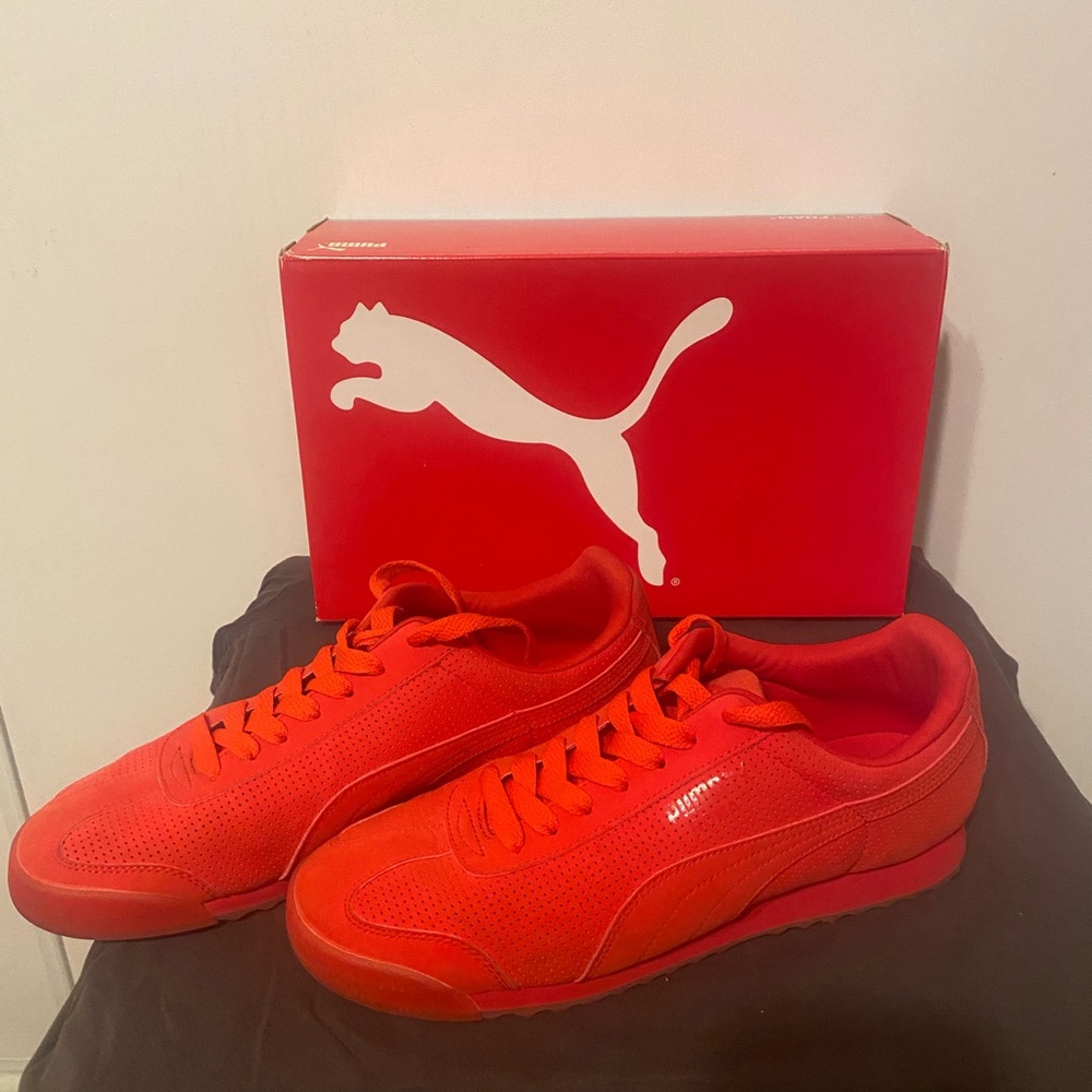 PUMA Size 10 for men (very lightly shoes) 5 STARS RATE .(Shoes box not included)